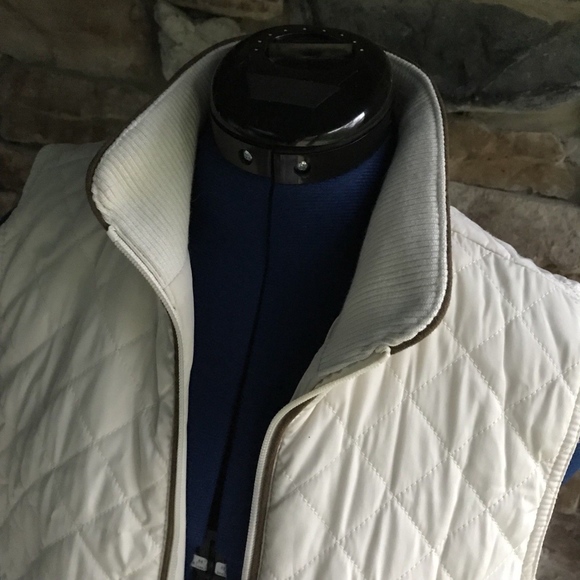 SOLD! Cambridge Size M Puffer Vest H-16 - Picture 3 of 6